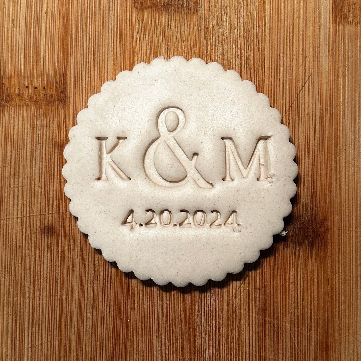 Wedding Cookie Cutter "&" | Personalized Cookie Cutter | Scalloped Circle