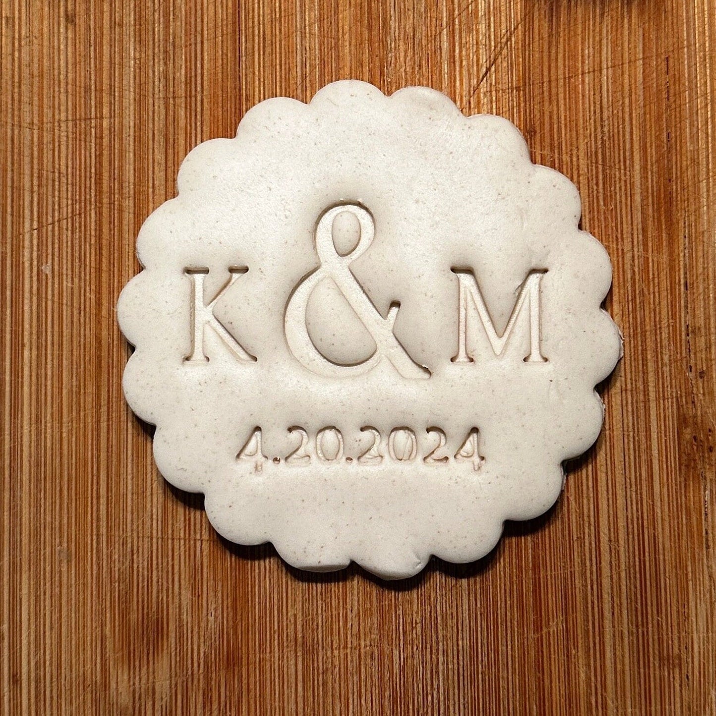 Wedding Cookie Cutter "&" | Personalized Cookie Cutter | Scalloped Circle